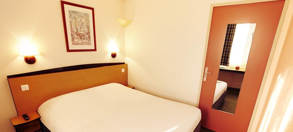 Campanile Lille - Lomme Hotel Стая снимка